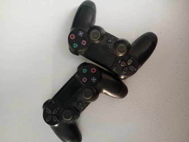 Kit com 2 Controles Sem Fio para PS4 - 4Games (BGP-2016)<br>