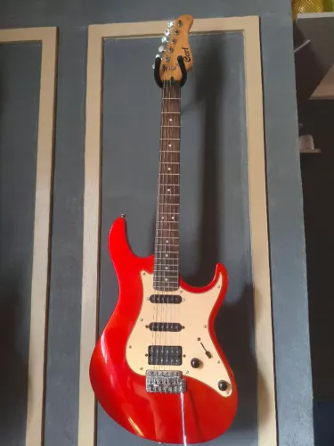 Vendo Guitarra Cort G220 anos 90 (captador EMG)