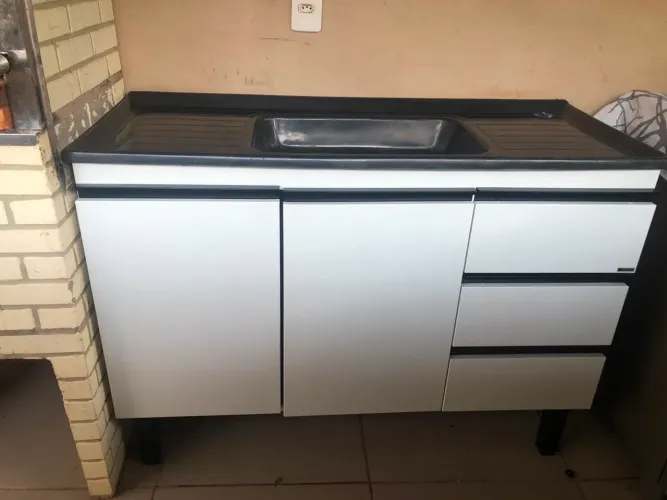 Vendo armário com pia NOVO (nunca usado)