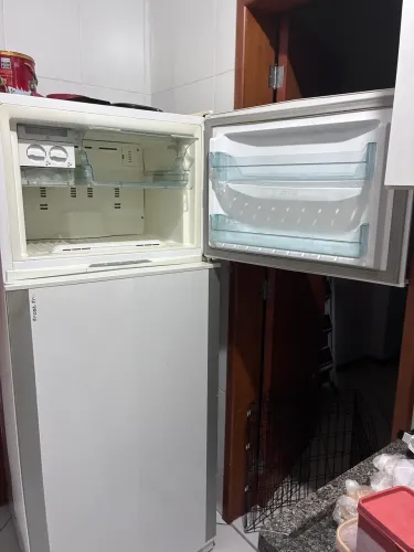 Geladeira Brastemp Frost Free 403L (BRM47AB) - 127V / Branca - Estado de Nova!
