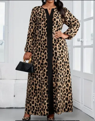 Vestido longo estilo baia manga comprida e animal print onça