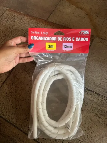 Organizador de fios e cabos