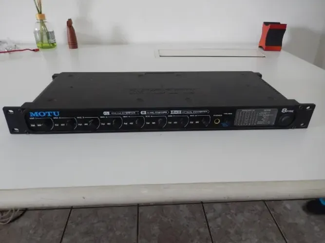 Interface de Áudio MOTU 8pre USB - 16 In / 12 Out - Impecável