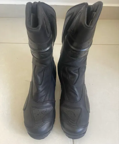 Bota cano alto para motoqueiro marca Bull Terrier nunca usada