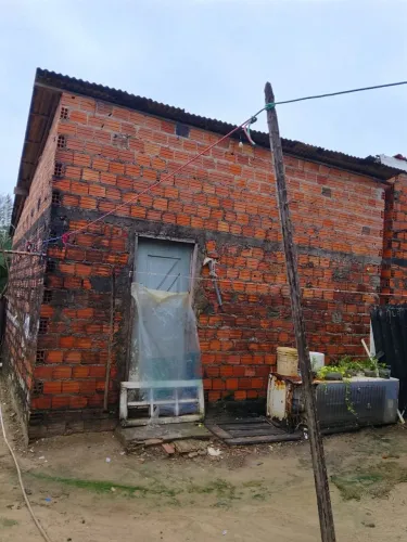 Venda-se uma casa
