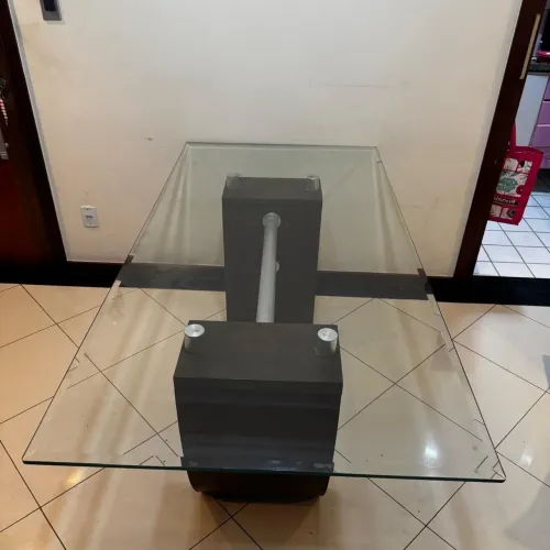 Mesa de Jantar (Madeira e tampo de vidro)