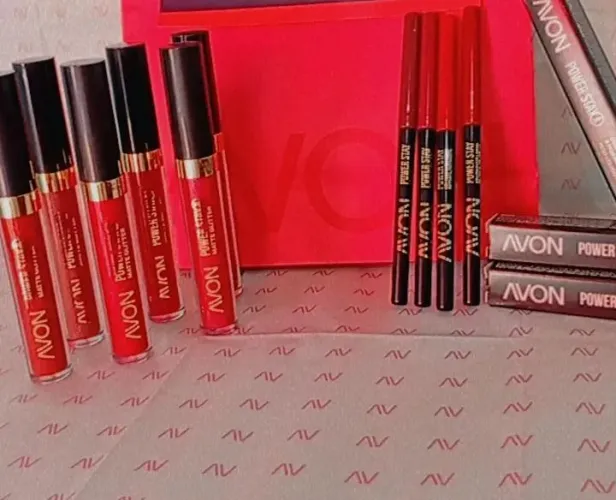 Batons e Delineadores Avon Power Stay NOVOS
