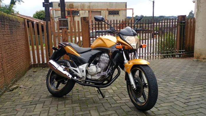 Honda CB 300R 2011 Dourada - Raridade / Impecável (Apenas 47.153 km)