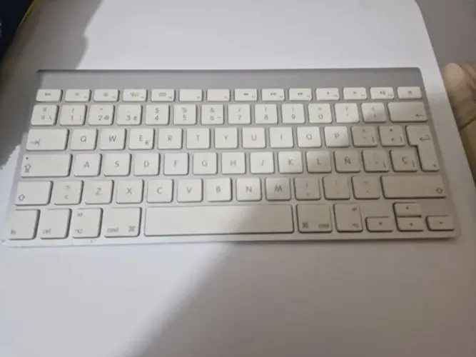 iMac Apple 21.5"(Mid 2011)-Core i5,6GB RAM, SSD 480GB (Roda Windows)