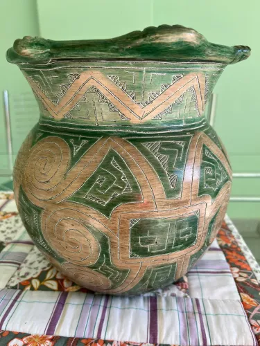 Vaso de cerâmica marajoara