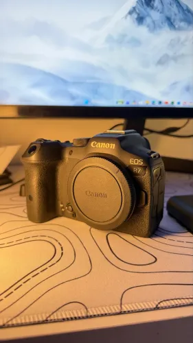 CANON R7