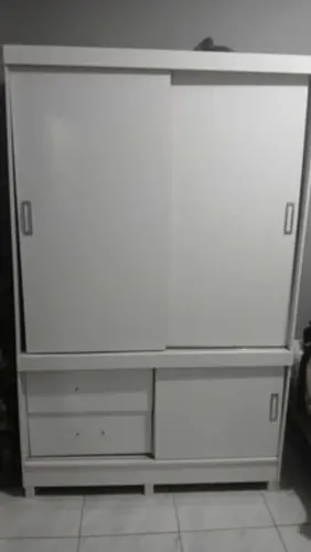 Guarda roupa branco