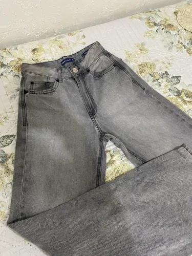 Calça jeans cinza