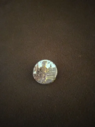 Essa medalha é rara e vale dinheiro e está velha