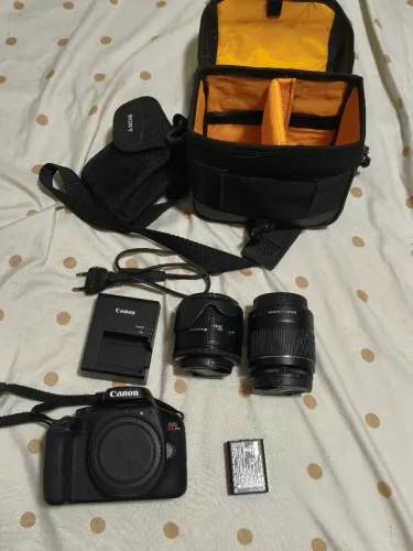 Canon EOS Rebel T100 + 18-55mm + 50mm f/1.8 + Tripé + Kit Completo