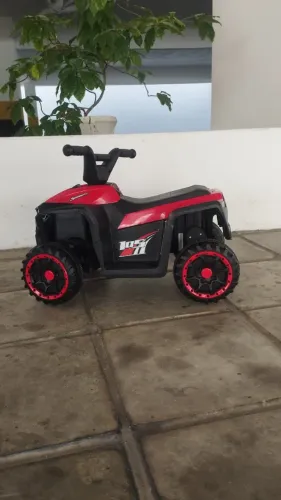 Quadriciclo infantil eletrico