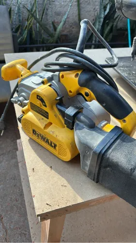 Lixadeira cinta dewalt