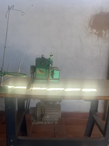 Máquina overloque