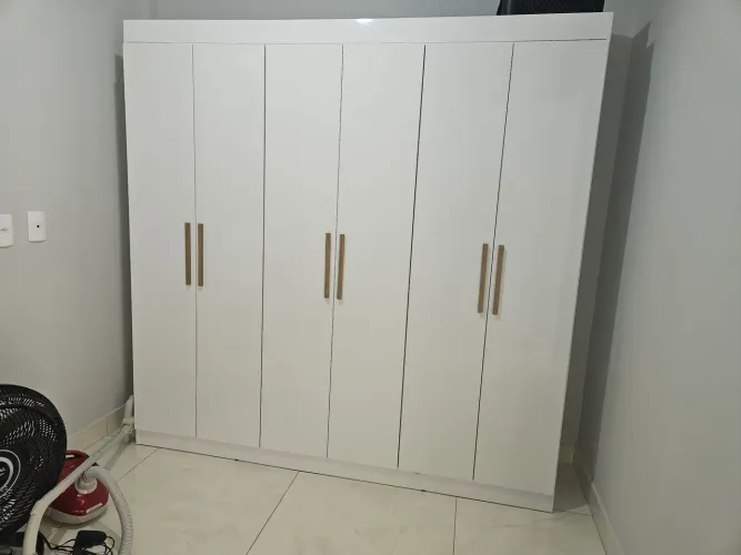 Guarda roupa 6 portas