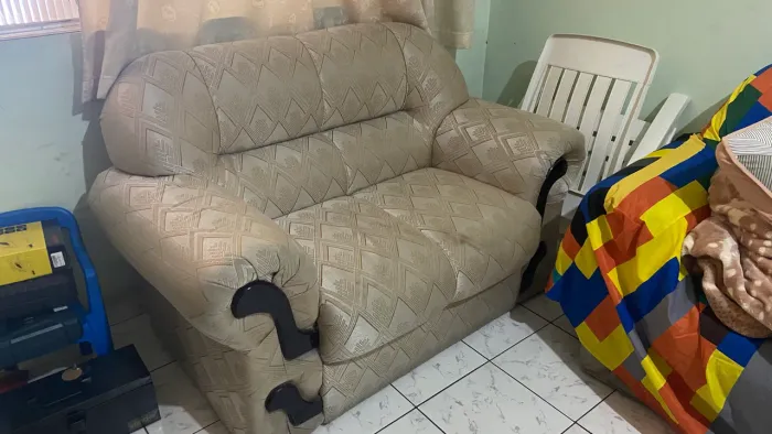 Conjunto de sofás: 2 e 3 lugares
