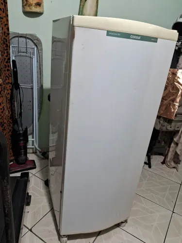Vendo geladeira usadinha 320 litros funcionando perfeitamente $450 reais e intrego 