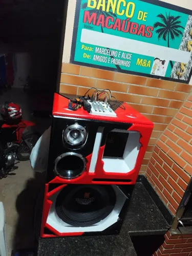 Vende se caixa som bobe serve casa e carro