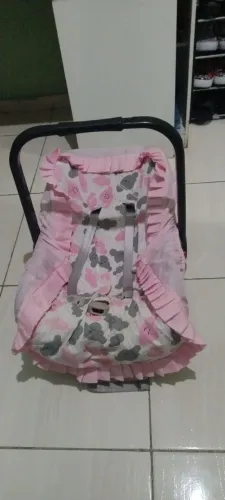 Cadeirinha bebê conforto para o conforto do seu bebê, acompanha como na foto !