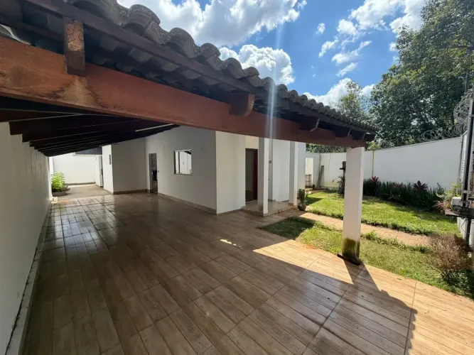LINDA CASA À VENDA DE ESQUINA BAIRRO JARDIM EUROPA 1