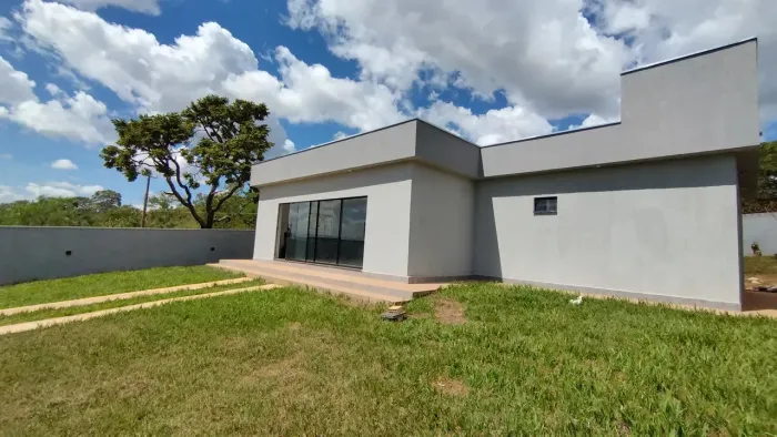 Casa com 3 Quartos, Suíte, Laser, Quintal grande - Condomínio fechado - Altiplano Leste