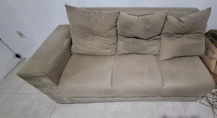 Sofá três lugares