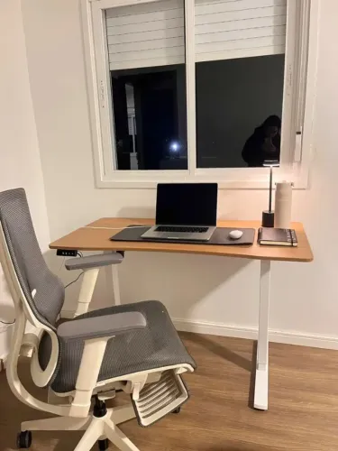 Mesa Elevatória Home Office elétrica com ajuste de altura 120x60cm