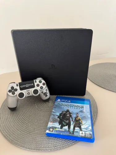 PS4 slim + God of War Ragnarok 