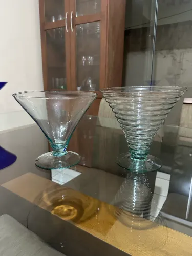 Conjunto de taças em vidro. 