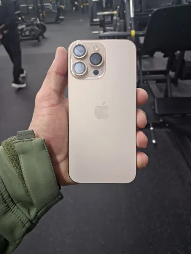 Iphone 16 pro max perfeito estado de conservação com 91% de bateria na cor desert