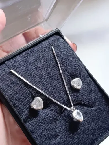Conjunto de colar e brincos em Prata 925 legítima. 