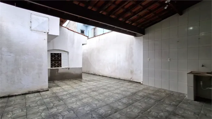 Casa à Venda com 02 Quartos no Bairro Vila Assis em Sorocaba SP