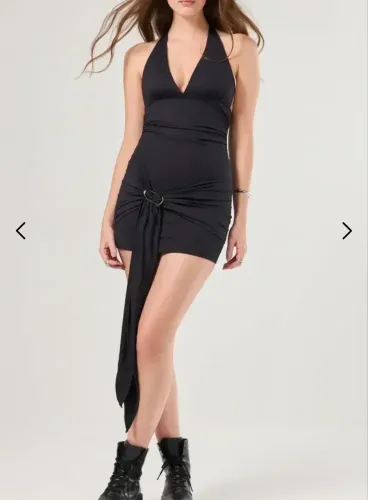 Vestido justo na etiqueta 