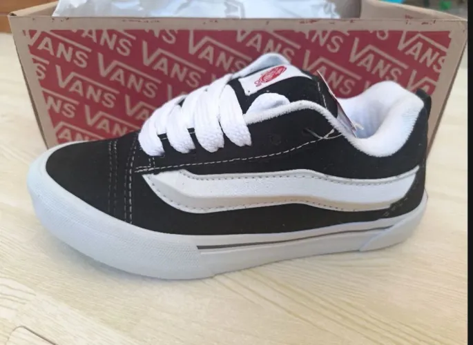 Tênis Estilo Vans Preto e Branco Tam. 34 - Novo na Caixa