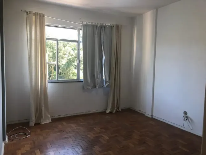 Apto Centro, frente, amplo, sol, Rua 16 de março, excelente preço - Petrópolis - RJ