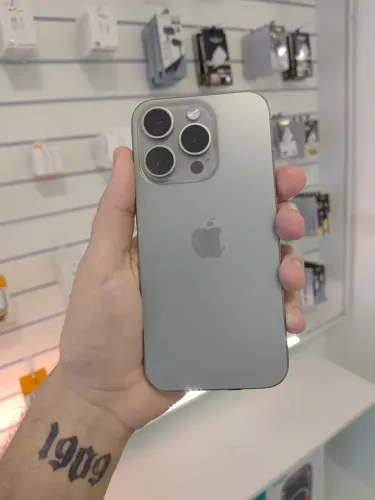 iPhone 15 pro 128gb