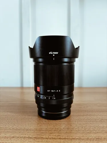 Lente Viltrox 13mm 1.4 para Sony.