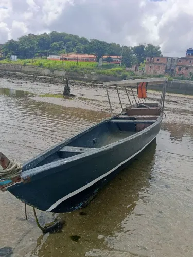Vendo canoa de fibra 9,50 de comprimento e 1,35 de largura motor ns90 com documento 