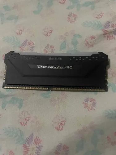Memória RAM Corsair 8gb 3200mhz CL16