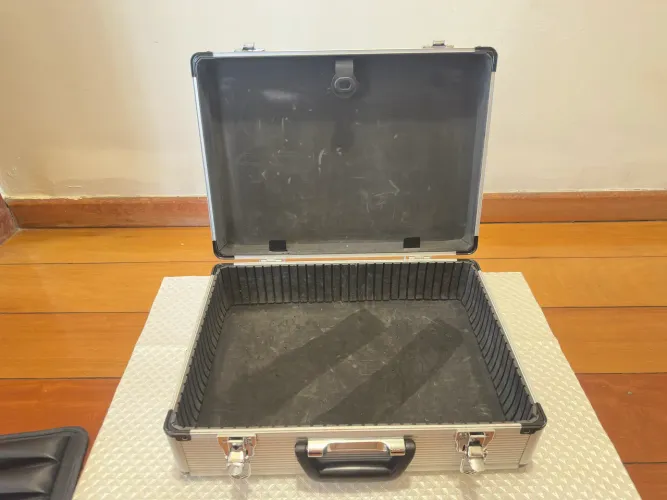 Maleta Hard-case em alumínio