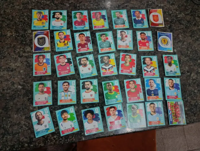 35 figurinhas por apenas 25 reais