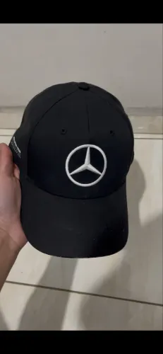 BONÉ PRETO MERCEDES x PETRONAS