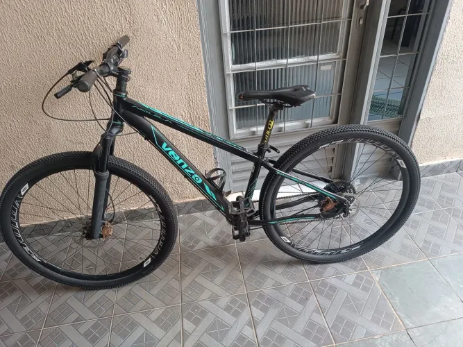 Bicicleta profissional Bicicleta Venzo MTB aro 29 - Preta com detalhes verde/turquesa