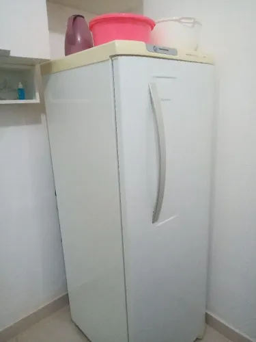 Geladeira semi nova 