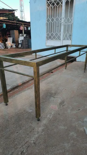 Mesa grande 3 meto.por 80 valor800