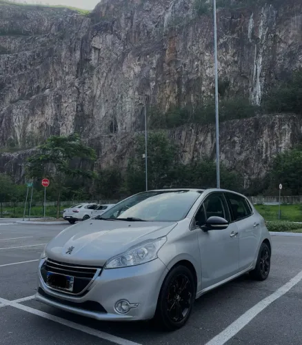 Peugeot 208 Griffe 1.6 Flex 16V 5P Aut. 2014
